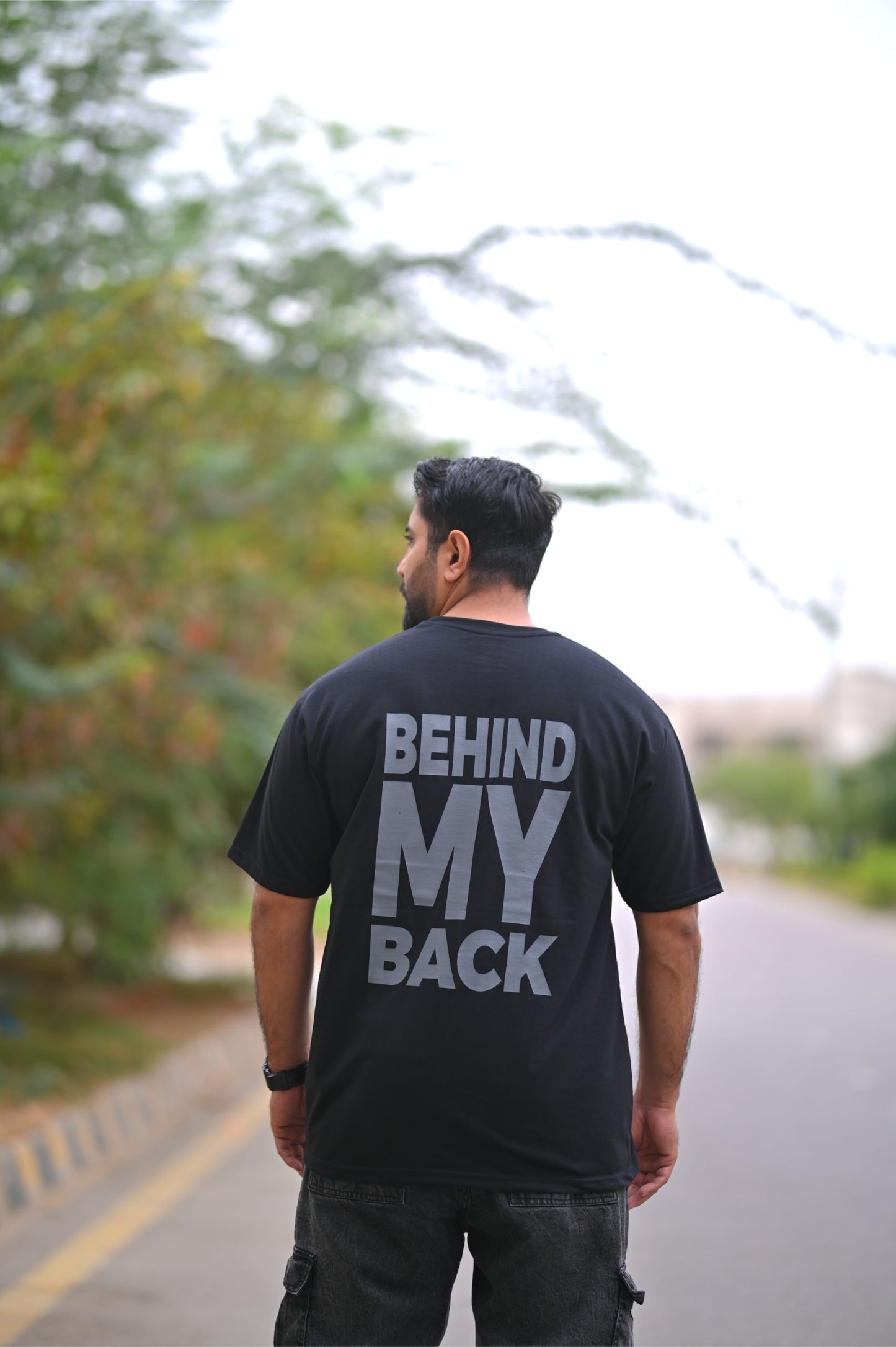 BEHIND MY BACK Oversized T-Shirt